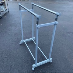 2連　2段　ダブル　パイプハンガー　ハンガーラック　ポールハンガー　ハンガーポール　衣類掛け　縦伸縮可　キャスター付　中古　④の画像