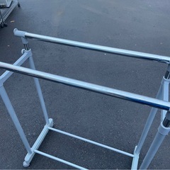 2連　2段　ダブル　パイプハンガー　ハンガーラック　ポールハンガー　ハンガーポール　衣類掛け　縦伸縮可　キャスター付　中古　④の画像