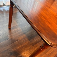 カリモク コロニアルダイニングテーブル の画像