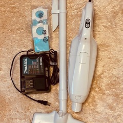 マキタ　コードレス掃除機(紙パック17枚・充電器付き、バッテリー無し)の画像