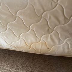 セミダブル　マットレス　新品シーツ、新品除湿マット付きの画像