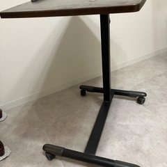 サイドテーブル　昇降可　キャスター付きの画像