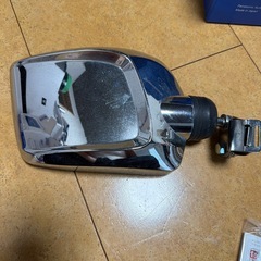 トラックなどにメッキサイドミラーの画像