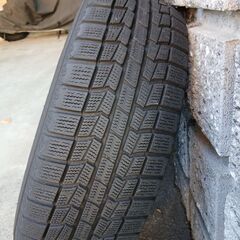 スタッドレスタイヤ(ホイール付き)の画像