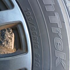 スタッドレスタイヤ(ホイール付き)の画像