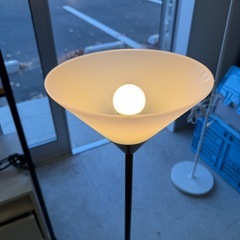 フロアスタンドライト　間接照明の画像