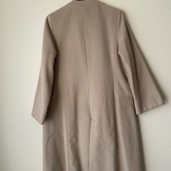 ノーカラーコートの画像