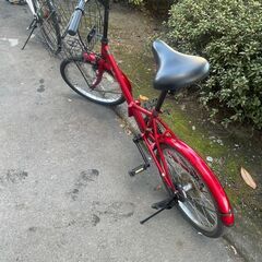 リサイクルショップどりーむ天保山店　No563 折りたたみ自転車　２０インチ　ギア切替付き🎵　折りたたみ可能で便利♪　コンパクトな作りで小柄な人でも乗れる♪の画像
