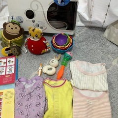 カバーオール、肌着、抱っこ紐、おもちゃ、うたあそびえほんの画像