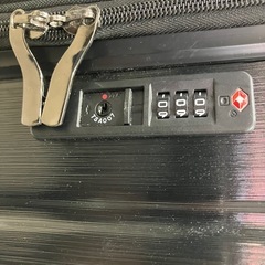 石2511-748 SUCCESS スーツケース 暗証番号ロック式 TSAロック対応 容量不明 中古の画像
