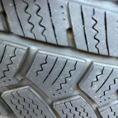 4本で、1,000円　スタッドレスタイヤ　195/65R15の画像
