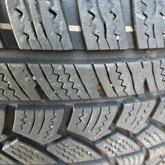 4本で、1,000円　スタッドレスタイヤ　195/65R15の画像
