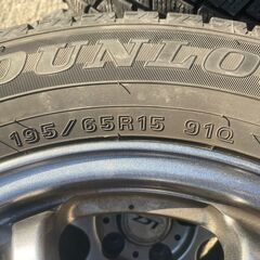スタッドレス195/65R15 当方6県無料配送対応‼️爆安‼️最終値下げ‼️①超超超バリ溝❗ 国産タイヤ‼️ アルミ付き 国産 タイヤ !!　スタッドレス の画像