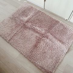 ニトリのラメ入りシャギーラグの画像