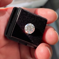 モアサナイト8ミリの画像