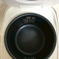 【北見市発】アイリスオーヤマ IRISOHYAMA ジャー炊飯器 KS-RC21M10-W 2022年製 白 5.5合炊き 一人暮らし 新生活 引っ越し ⓵ (E3757wYM)の画像
