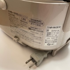 炊飯器　3合炊き　ZOJIRUSHI NP-RK05
の画像
