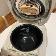 炊飯器　3合炊き　ZOJIRUSHI NP-RK05
の画像