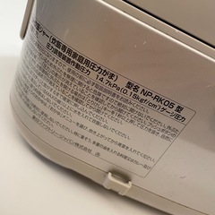 炊飯器　3合炊き　ZOJIRUSHI NP-RK05
の画像
