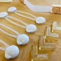 2531.15点セット ベビーグッズ 子供グッズ 扉 ストッパー ロック ドアストッパー 扉留め コンセントカバー 網戸留め 網戸ロックの画像