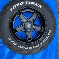 ジムニーJB64背面タイヤ&背面タイヤブラケットの画像