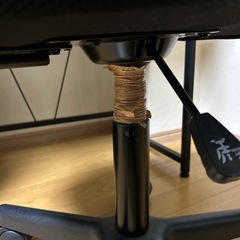 ライティングテーブルとオフィスチェアの画像