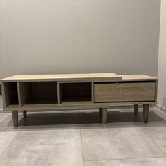 ウッド調のテレビ台の画像