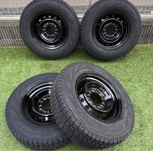 新品未使用　ハイエース　スタッドレス