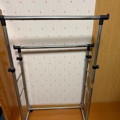 ハンガーラックの画像