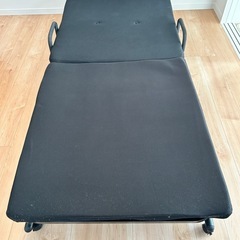 折りたたみベッドの画像