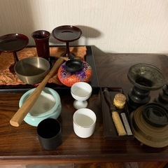 卓上の小さな仏壇の画像