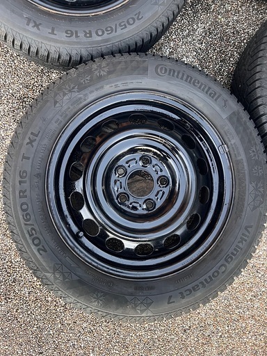 スタッドレスタイヤ 205/60r16