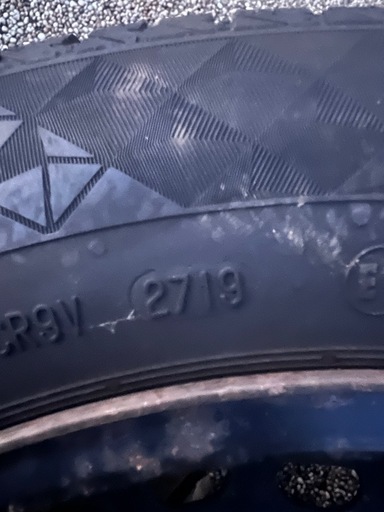 スタッドレスタイヤ 205/60r16
