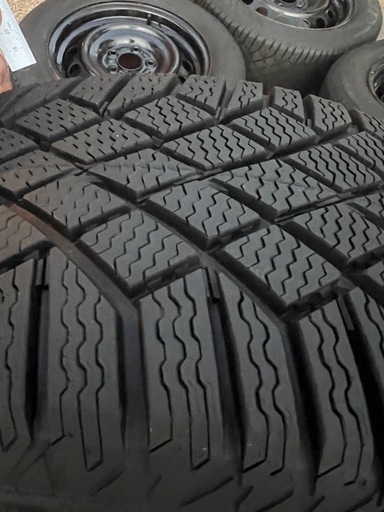 スタッドレスタイヤ 205/60r16