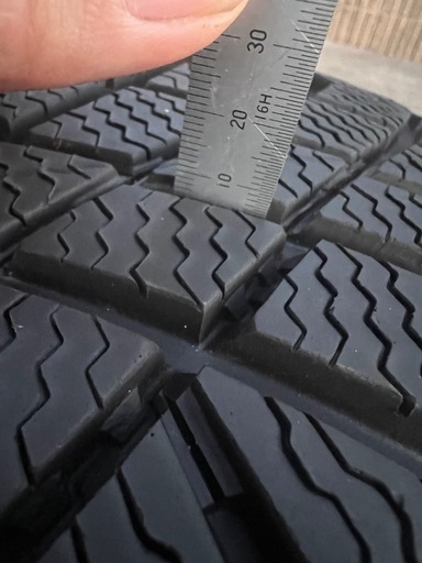 スタッドレスタイヤ 205/60r16