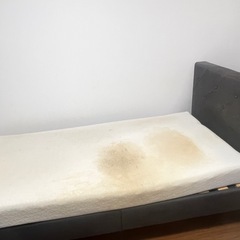 マットレス付きのベッド、12月4日〜12月9日の間でお引き取り可能です。の画像