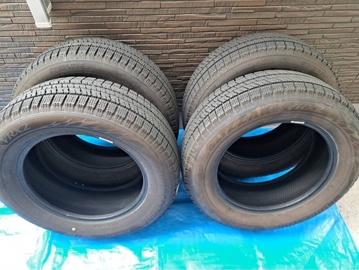 ブリヂストン　215/60R16　スタッドレスタイヤ