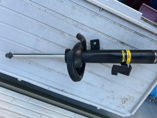 プレマシーcwefwモンローショックアブソーバー