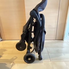 ワンタッチで最小　ビスティBitsy ベビーカー　飛行機　旅行向けの画像