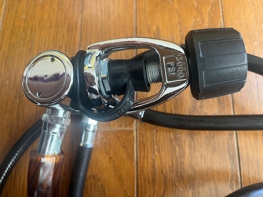 古いダイビング重器材 レギュレーター ・ゲージ・BCジャケット・ウエットスーツ他　 