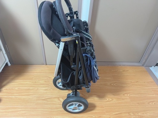 【12月中旬までに引取り希望！
美品】アップリカ　ベビーカー