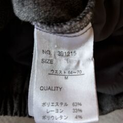 グレーパンツの画像