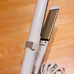 ツヤグラ　ヘアアイロン　美容　ヘアケア　パーマ　ストレートの画像