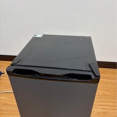 MAXZEN 1ドア冷凍庫（33L） 型番：JF033HM01 使用期間：約1年 の画像