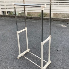 洋服ハンガー　伸縮式　中古の画像
