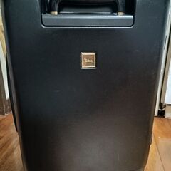 スーツケース　タイヤ１箇所欠けあり。の画像