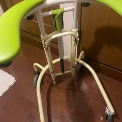 介護用品　室内用歩行器 トレウォークスリムの画像