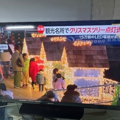 32型と50型テレビの画像