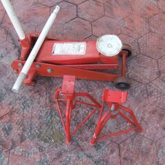 車　整備　ジャッキと馬（スタンド）２脚　　　　引取り限定