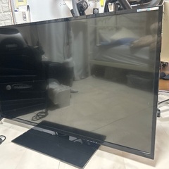 32型と50型テレビの画像